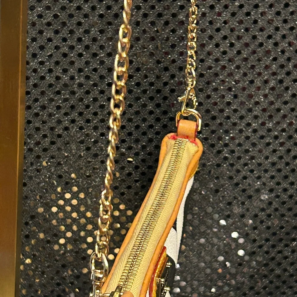 Dooney & Bourke Chevron Large Slim Chevron Wristlet Approx. 8x5 - Picture 8 of 14